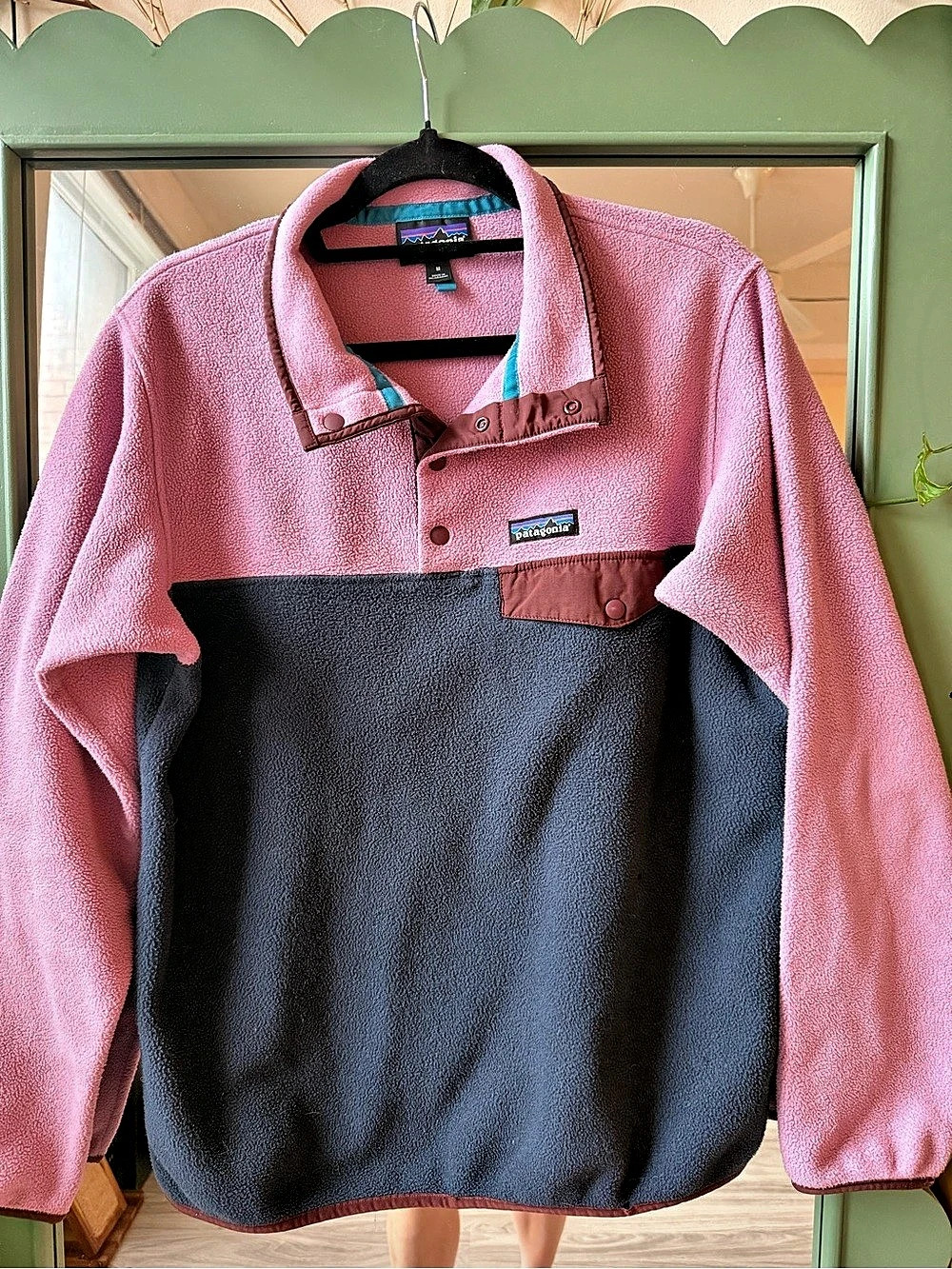 Patagonia Lightweight Synchilla Snap-T Pullover Pink & Black Medium